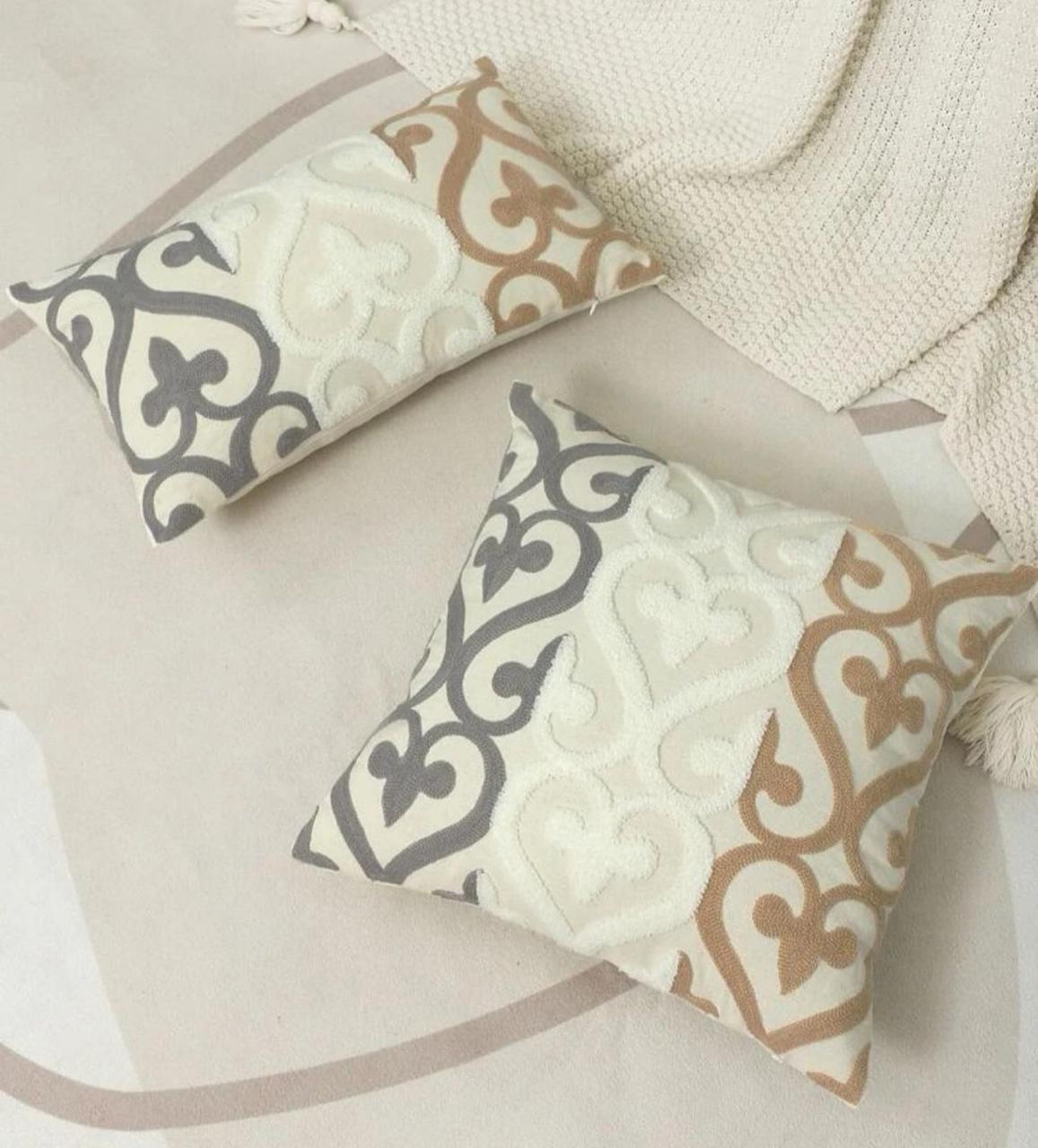 Pearlescent Gold-White Tufted Cushions